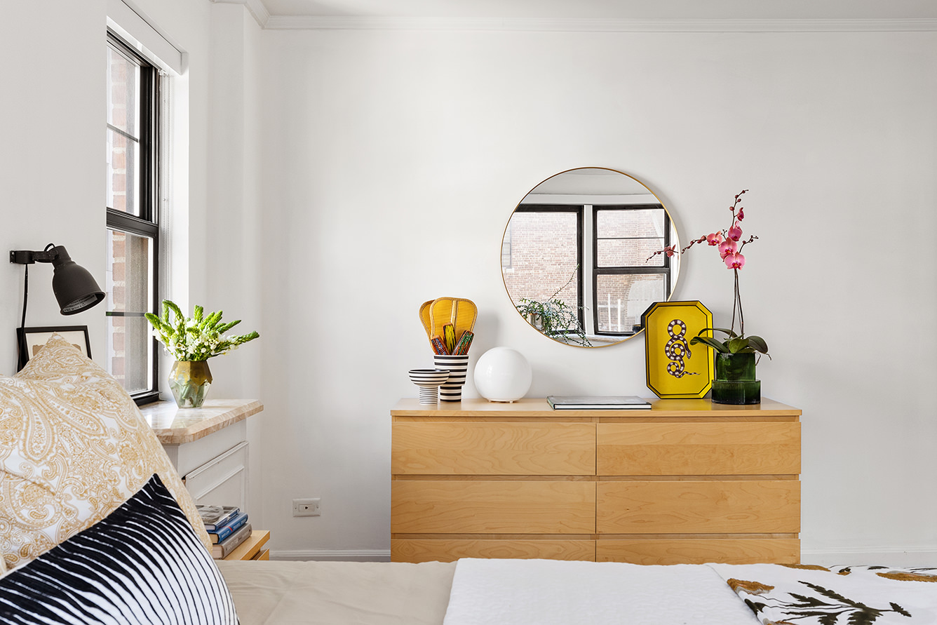 39 Gramercy Park North, Unit 9A Manhattan, NY 10010 - Photo 6 of 10 a bedroom with a bed and dresser