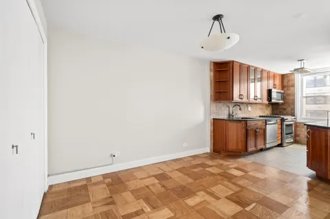 $1,175,000 | 77 7th Avenue, Unit 10N | Chelsea