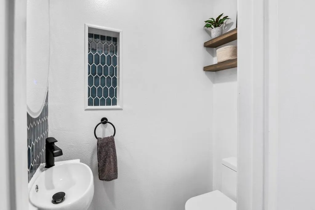 $520,000 | 5825 Bowcroft Street, Unit 1, Los Angeles, CA 90016