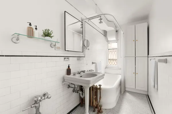 $849,000 | 205 East 69th Street, Unit 3B | Lenox Hill