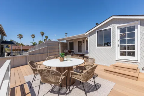 $1,550,000 | 387 1/2 Ocean View Avenue, Encinitas, CA 92024