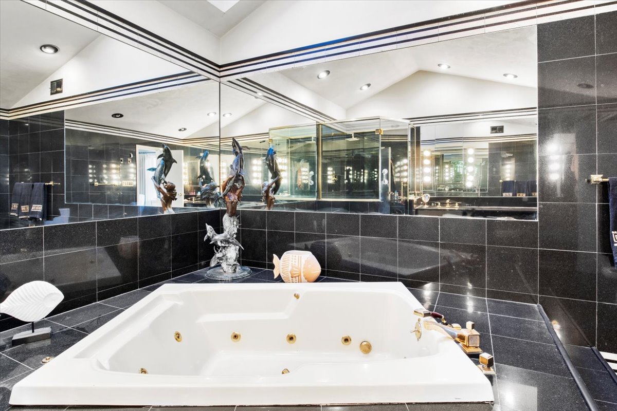 36 Shore Rd Lane Brooklyn, NY 11209 - Photo 19 of 34