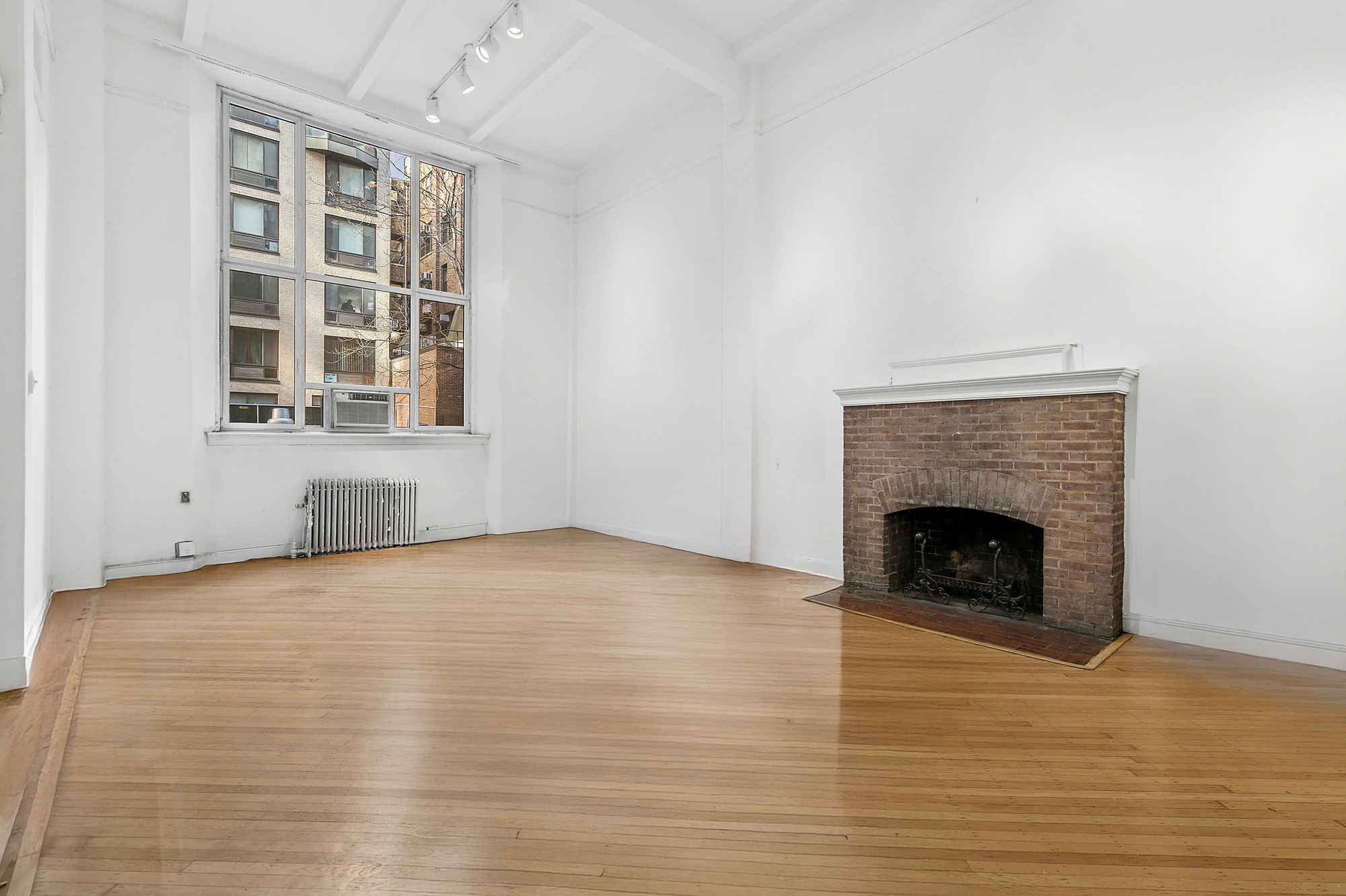 33 West 67th Street, Unit FE Manhattan, NY 10023 - Photo 2 of 16 Gallery Image 2