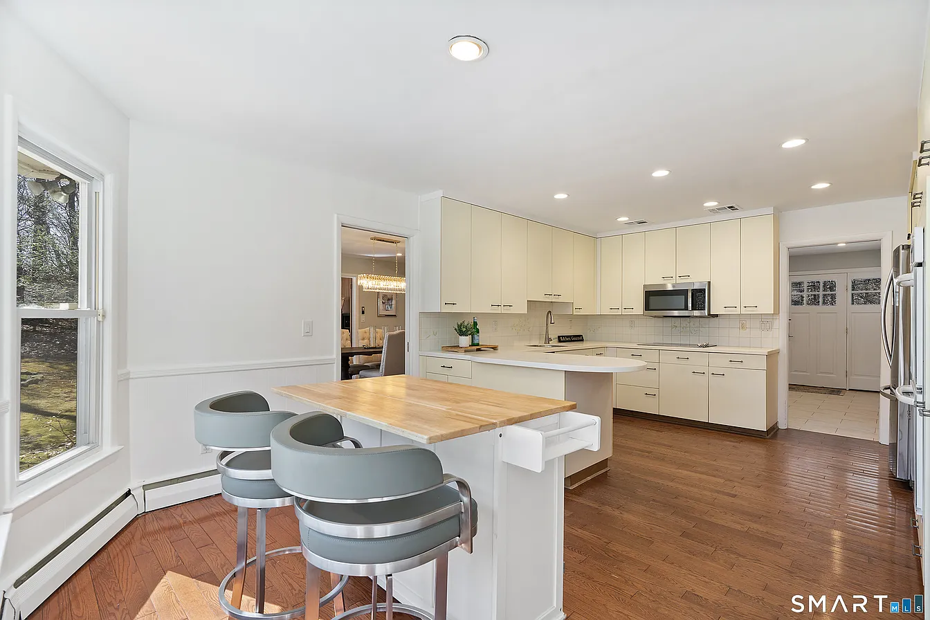 202 Fox Ridge Road Stamford, CT 06903 - Photo 12 of 40