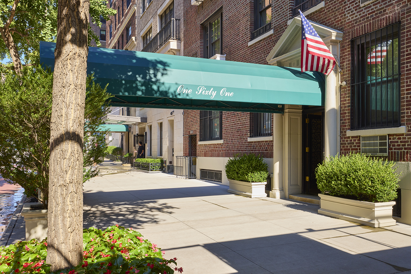 161 East 79th Street, Unit 7B Manhattan, NY 10075 - Photo 14 of 15 a front view of a building with garden