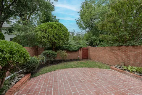 $830,000 | 3726 12th Street South, Arlington, VA 22204