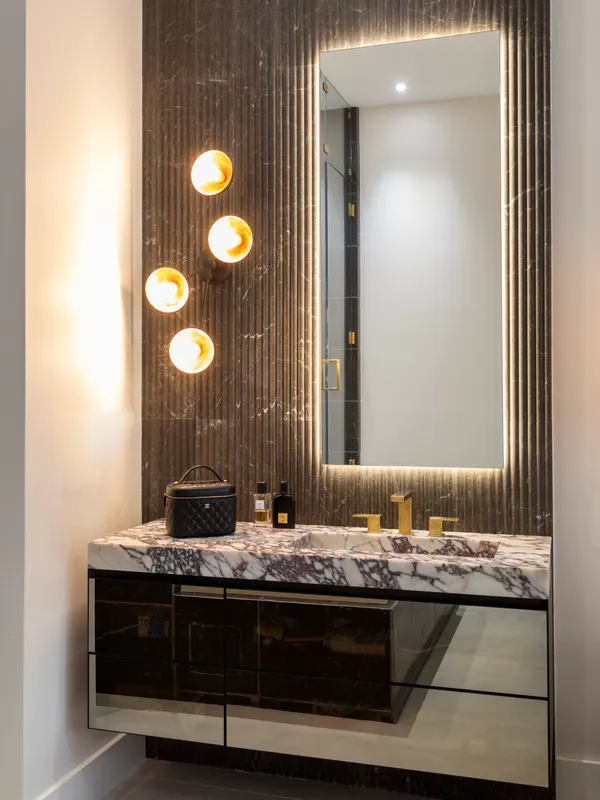 $2,100,000 | 808 Brickell Key Drive, Unit 408, Miami, FL 33131