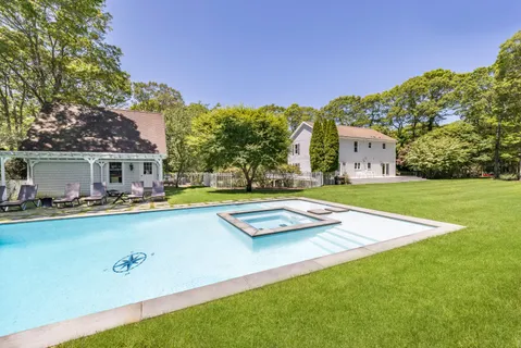 $3,590,000 | 344 Accabonac Road, East Hampton, NY 11937