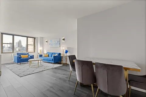 $970,000 | 301 East 79th Street, Unit 36R | Upper East Side