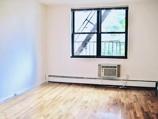 229 East 29th Street, Unit 5N Manhattan, NY 10016 - Photo 4 of 5 an empty room with a window