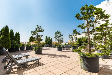 $899,000 | 27-28 Thomson Avenue, Unit 127 | Long Island City