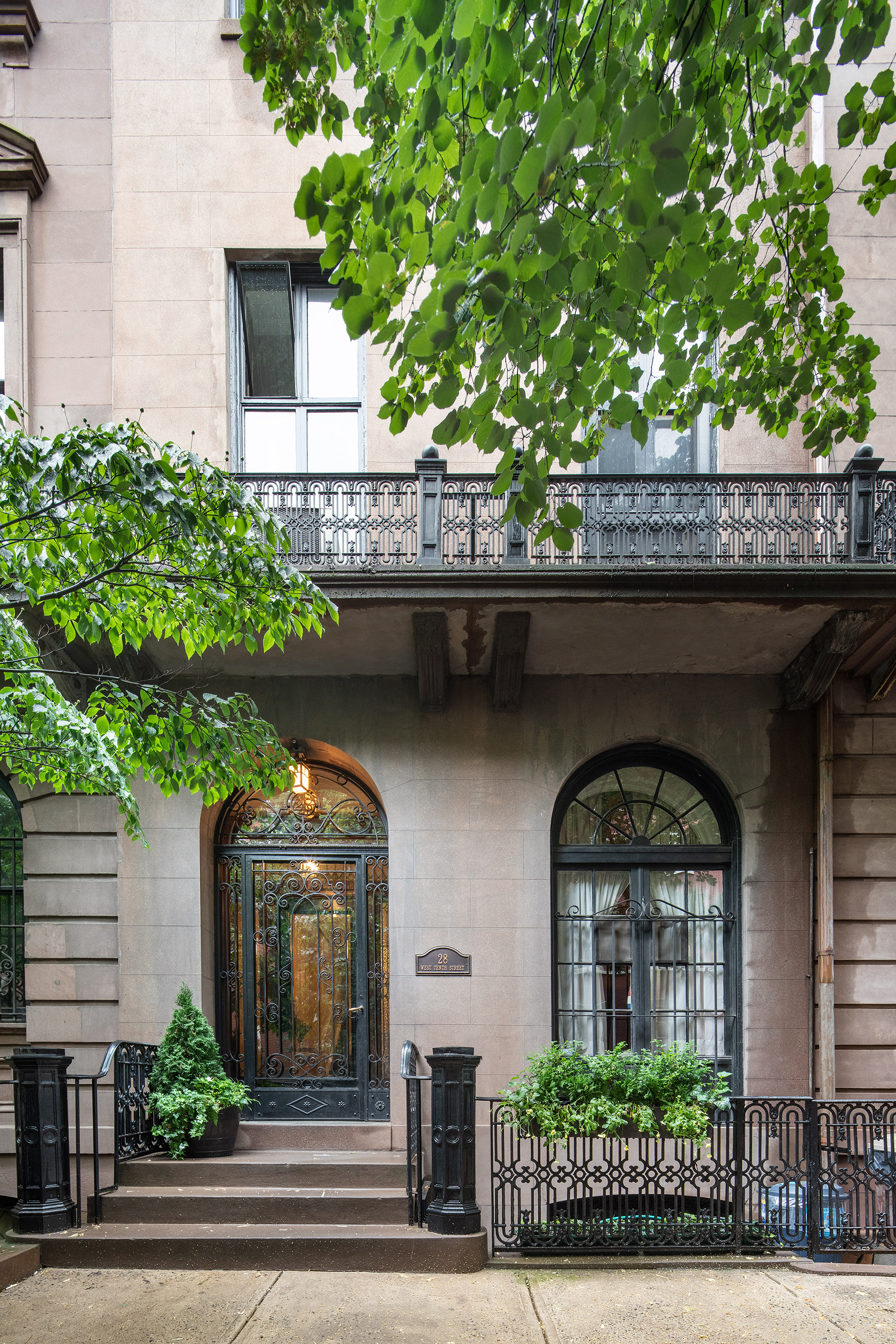 28 West 10th Street, Unit 4R Manhattan, NY 10011 - Photo 6 of 7 a front view of a house