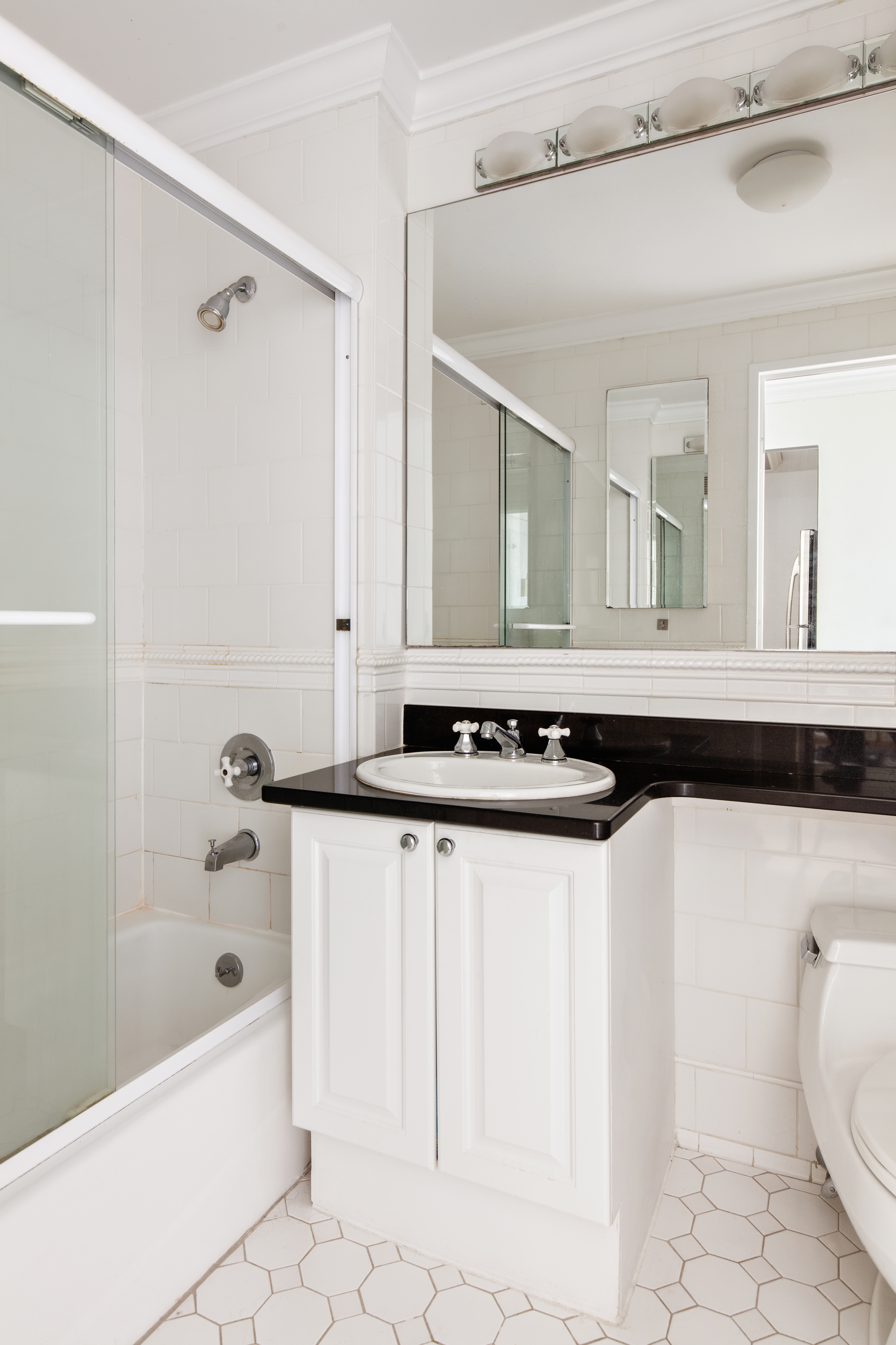 400 East 90th Street, Unit 20C Manhattan, NY 10128 - Photo 5 of 10