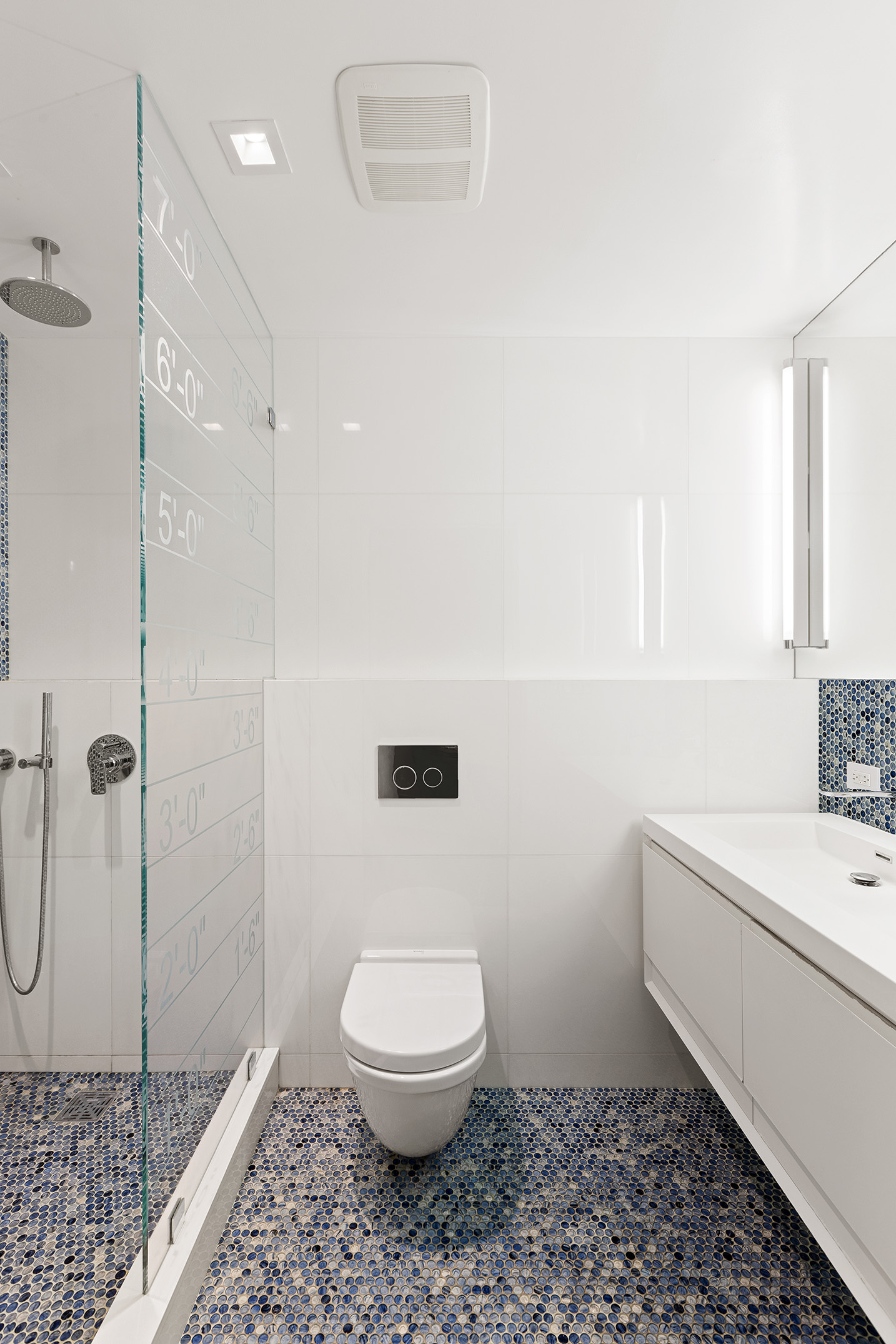 525 East 80th Street, Unit 11BC Manhattan, NY 10075 - Photo 14 of 16 a bathroom with a toilet a sink and shower