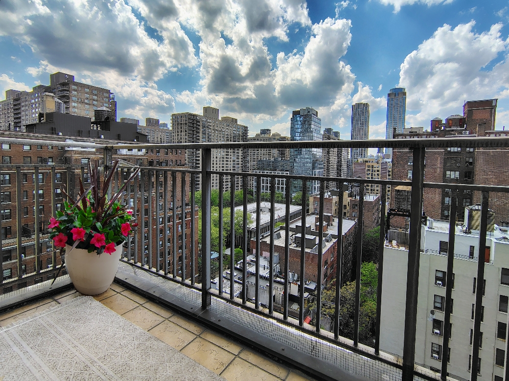201 West 70th Street, Unit 17A Manhattan, NY 10023 - Photo 9 of 20 a view of a balcony with city view