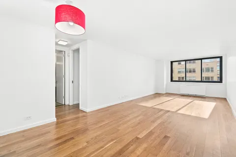 $1,199,000 | 515 East 72nd Street, Unit 11D | Lenox Hill