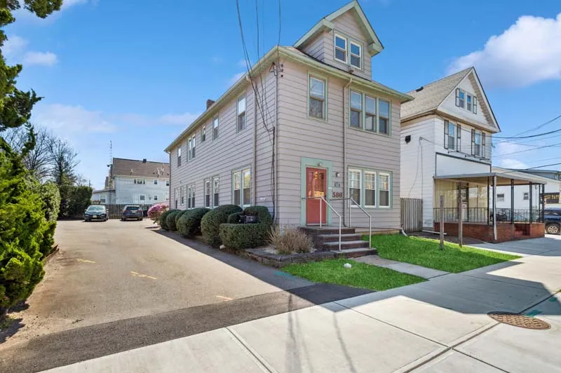 $3,300 | 586 Livingston Avenue, North Brunswick, NJ 08902