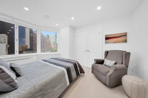 $2,395,000 | 415 East 37th Street, Unit 9JK | Murray Hill