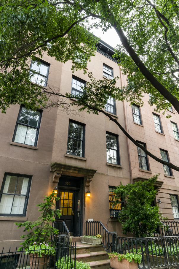 350 West 20th Street, Unit 3R Manhattan, NY 10011 - Photo 6 of 7 a building view with a outdoor space