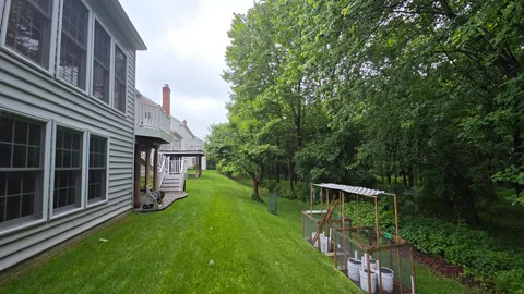 a view of a house with backyard