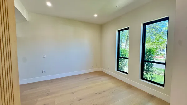 $7,995 | Yarmouth Avenue, Encino, CA 91316