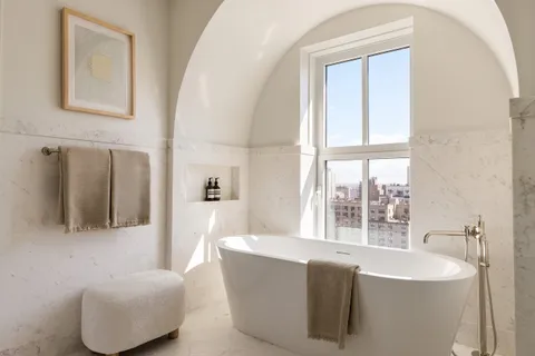 $18,500,000 | 200 East 75th Street, Unit PH1 | Lenox Hill