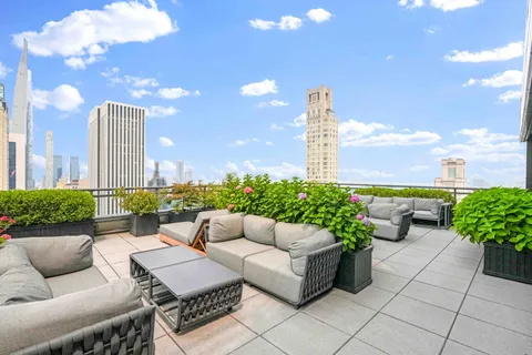 $875,000 | 117 East 57th Street, Unit 20F | Midtown East