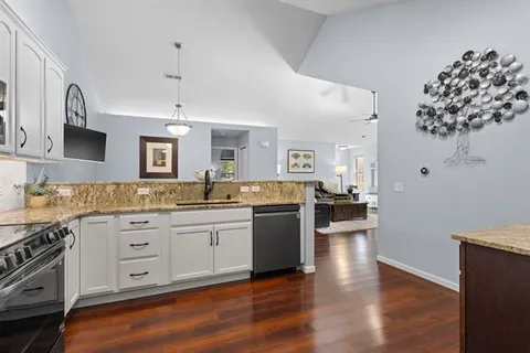 $525,000 | 10 Pond View Way, Fitchburg, WI 53711