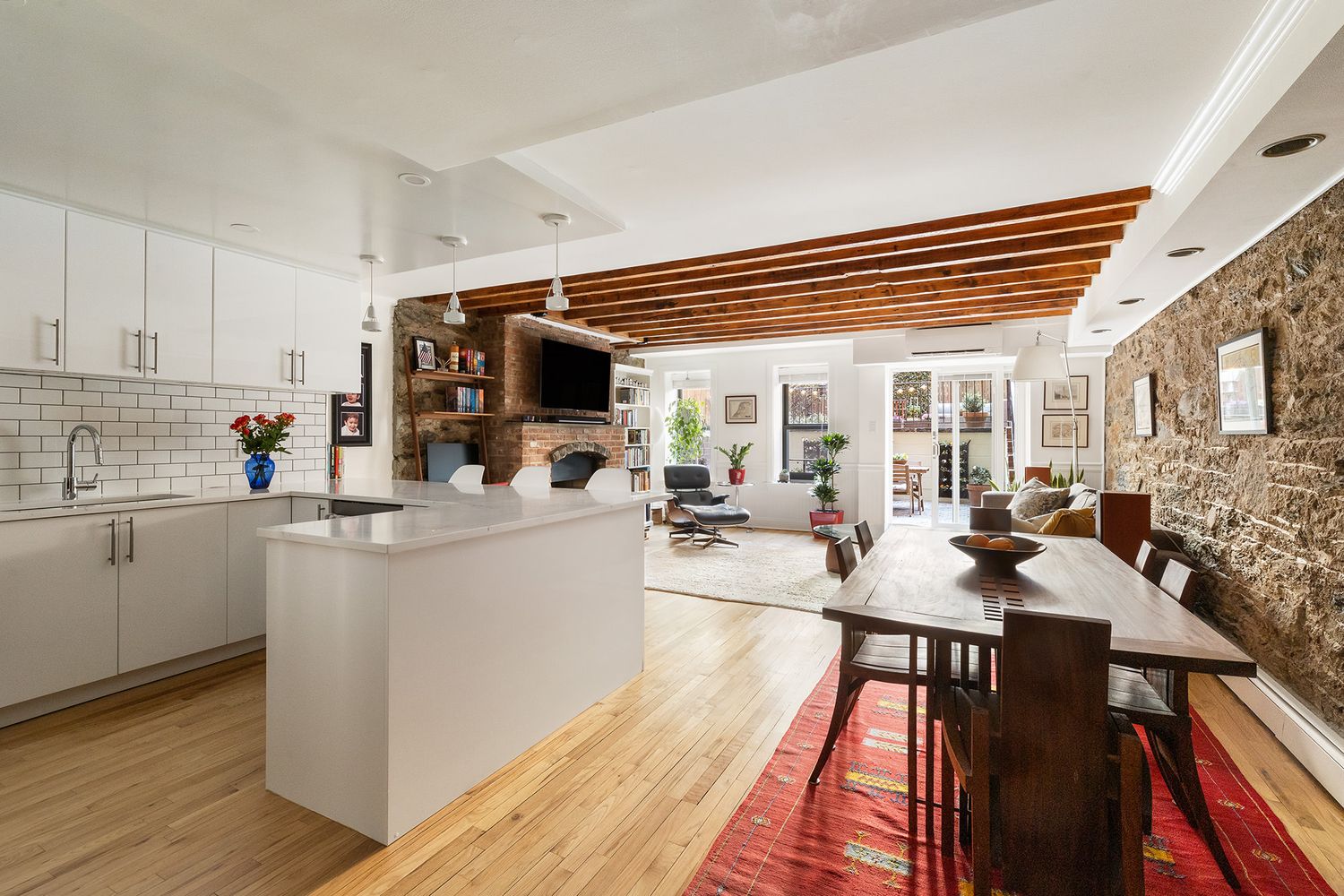 $1,340,000 | 421 East 84th Street, Unit 1R | Upper East Side