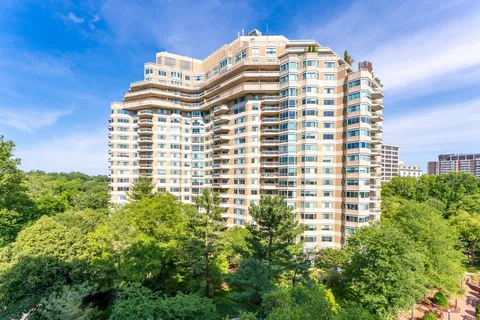 $5,200,000 | 5630 Wisconsin Avenue, Unit 805, Chevy Chase, MD 20815