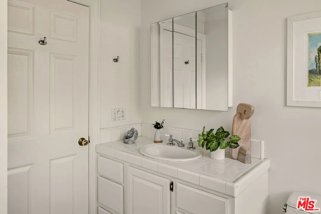 $1,650,000 | 703 Boccaccio Avenue, Venice, CA 90291