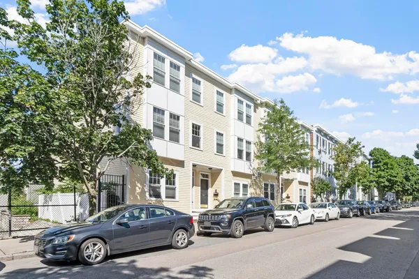 $1,800,000 | 390 West 2nd Street, Unit 1, Boston, MA 02127