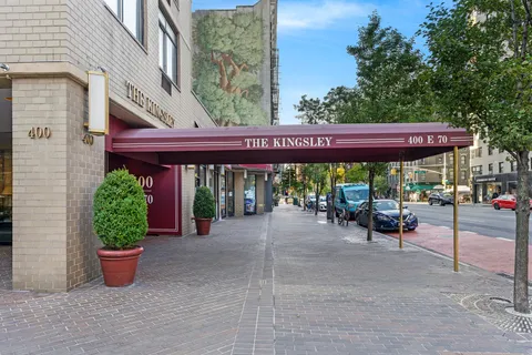 $1,750,000 | 400 East 70th Street, Unit 2402 | Lenox Hill