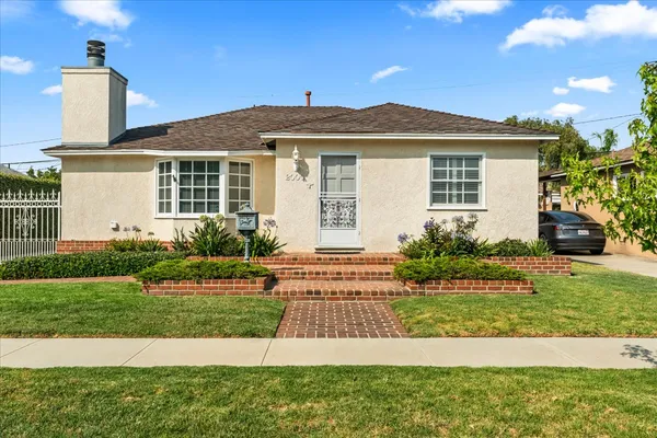 $1,019,000 | 2000 North Britton Drive, Long Beach, CA 90815