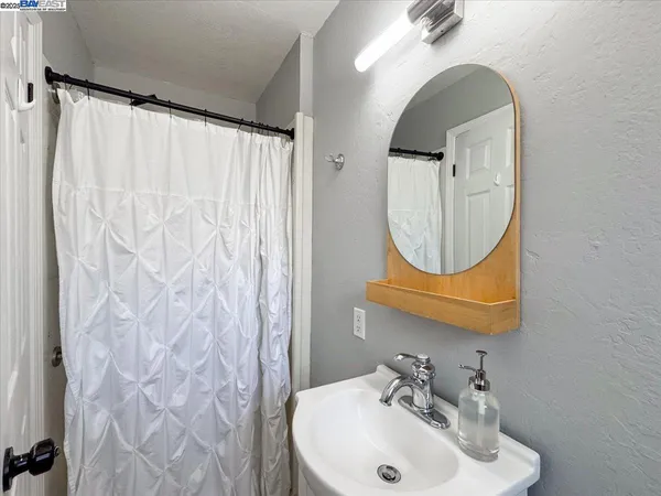 Contact Agent | 168 Albatross Avenue, Livermore, CA 94551