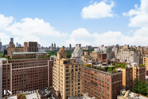 $1,895,000 | 700 Park Avenue, Unit 2B | Lenox Hill