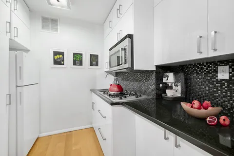 $3,800 | 159 West 53rd Street, Unit 26A | Midtown Central