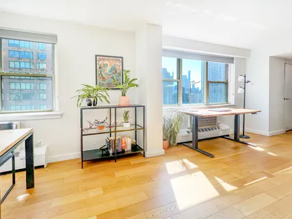 $598,000 | 333 East 79th Street, Unit 21M | Upper East Side