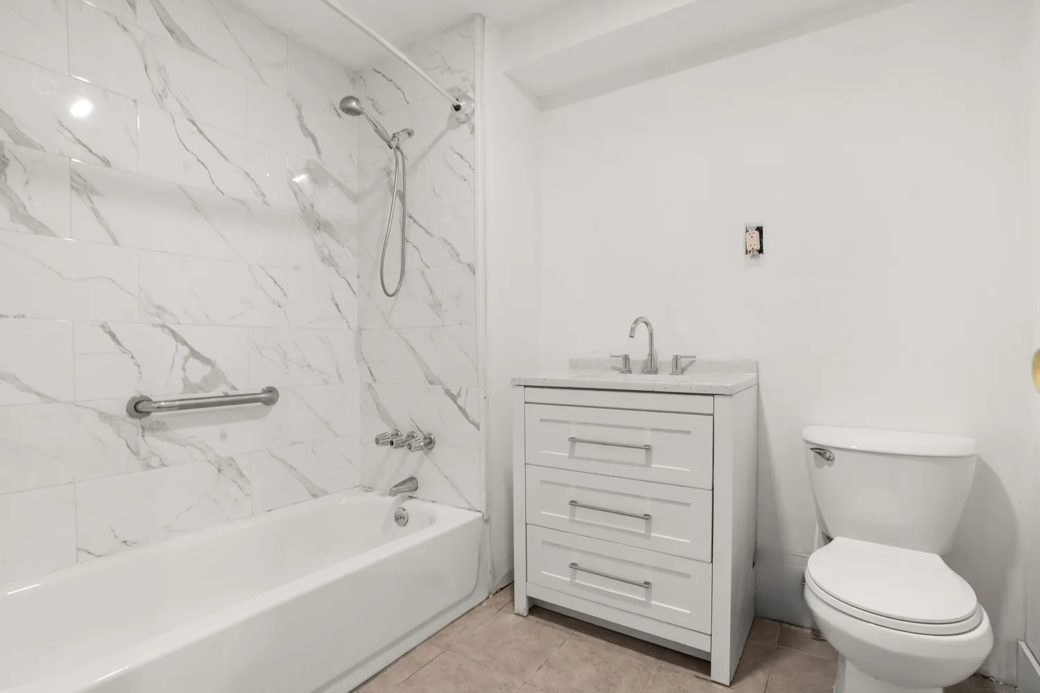 $899,000 | 1042 Hall Place | Foxhurst