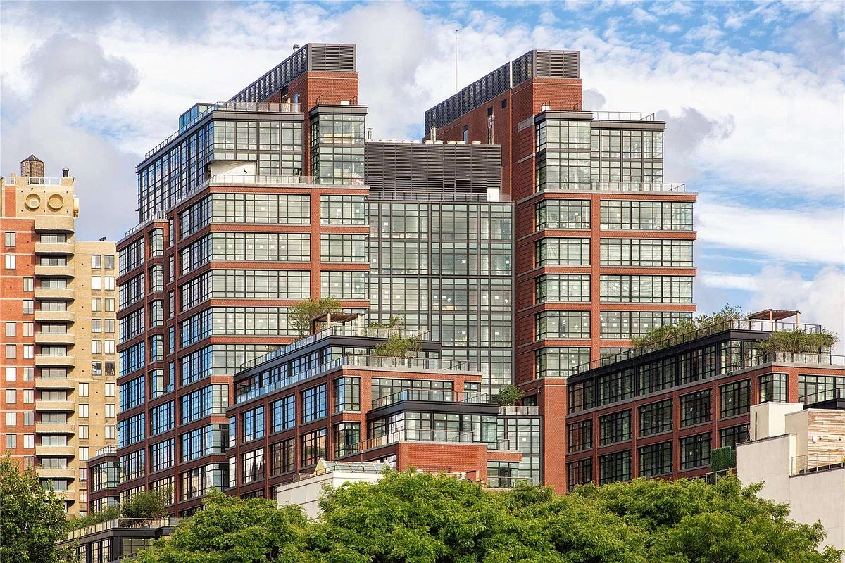 150 Charles Street, Unit 3BN Manhattan, NY 10014 - Photo 11 of 12 a front view of a building