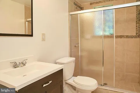 $3,800 | 5719 6th Street North, Arlington, VA 22205