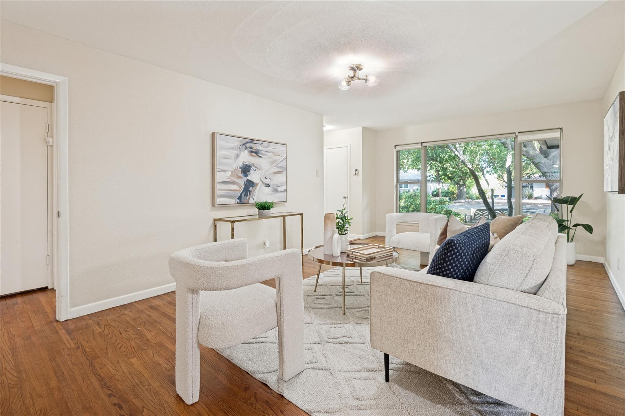 8030 Hunnicut Road Dallas, TX 75228 - Photo 8 of 30 Gallery Image 8