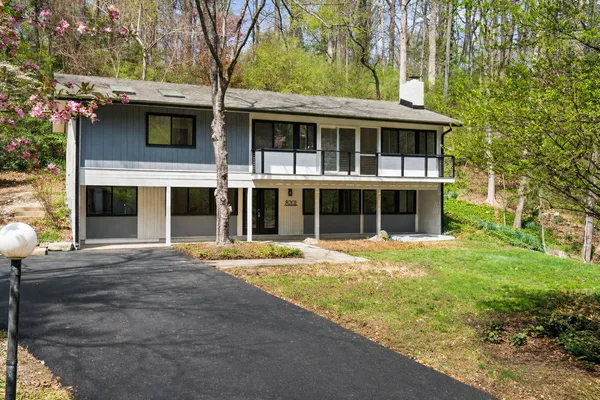 $1,550,000 | Hamilton Spring Court, Bethesda, MD 20817