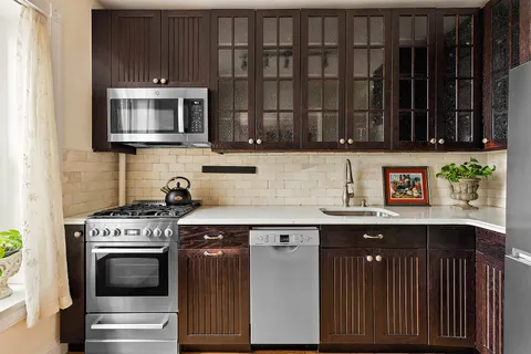 $850,000 | 62 Montague Street, Unit 8D | Brooklyn Heights