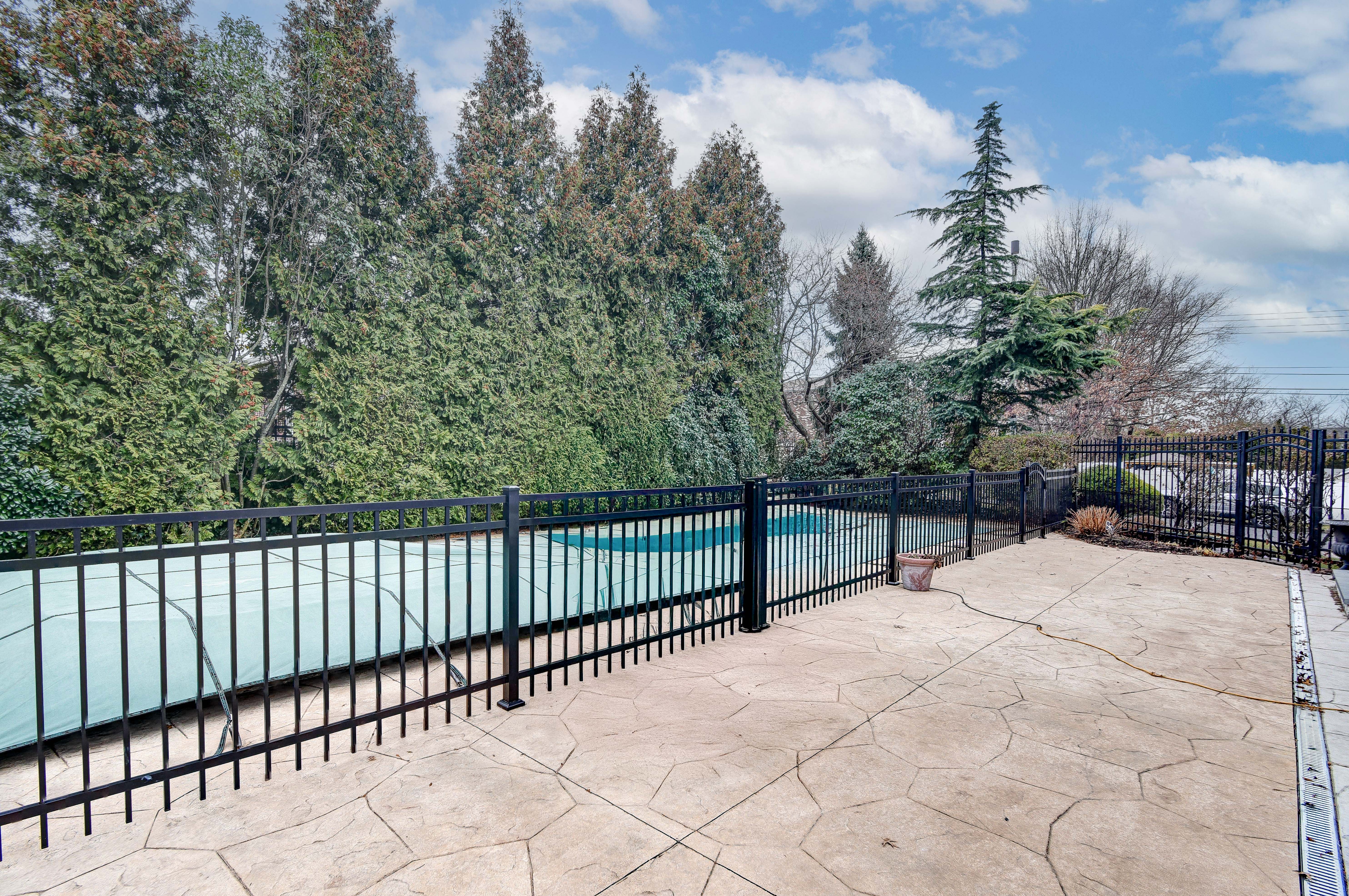215 Lawrence Avenue Staten Island, NY 10310 - Photo 31 of 45 a view of a terrace