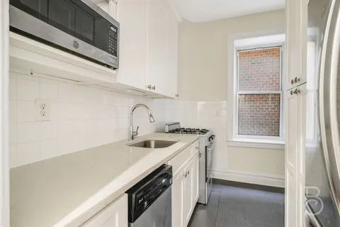 $199,000 | 83-55 Lefferts Boulevard, Unit 1F | Kew Gardens