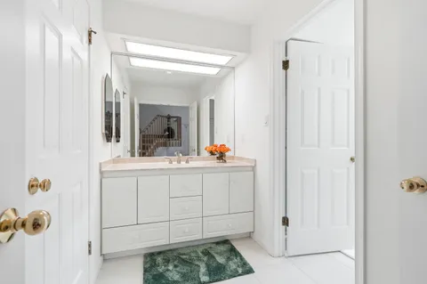 Contact Agent | Chanticleer, Cherry Hill, NJ 08003