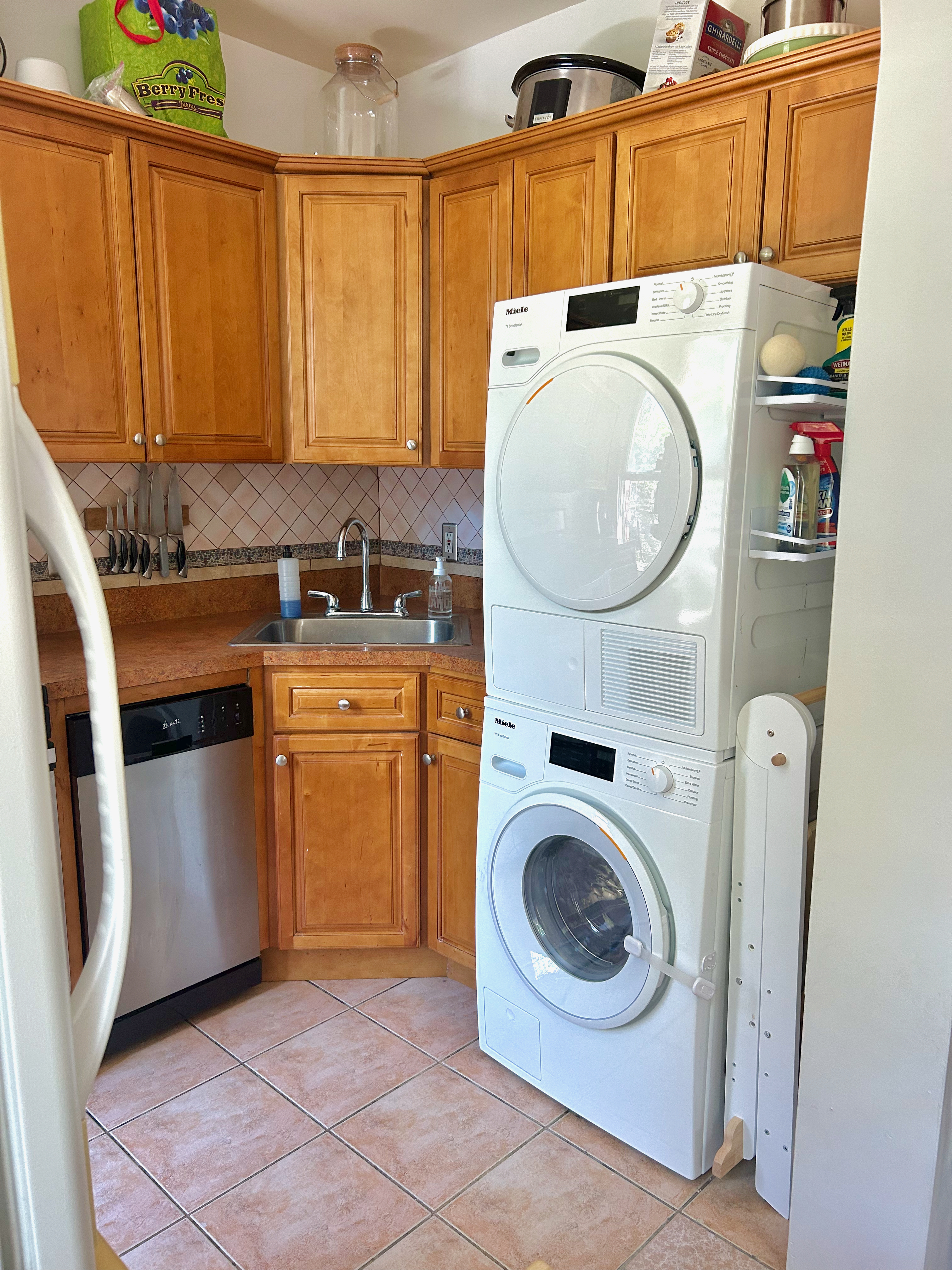 250 19th Street, Unit 2 Brooklyn, NY 11215 - Photo 6 of 18 a utility room with sink dryer and washer