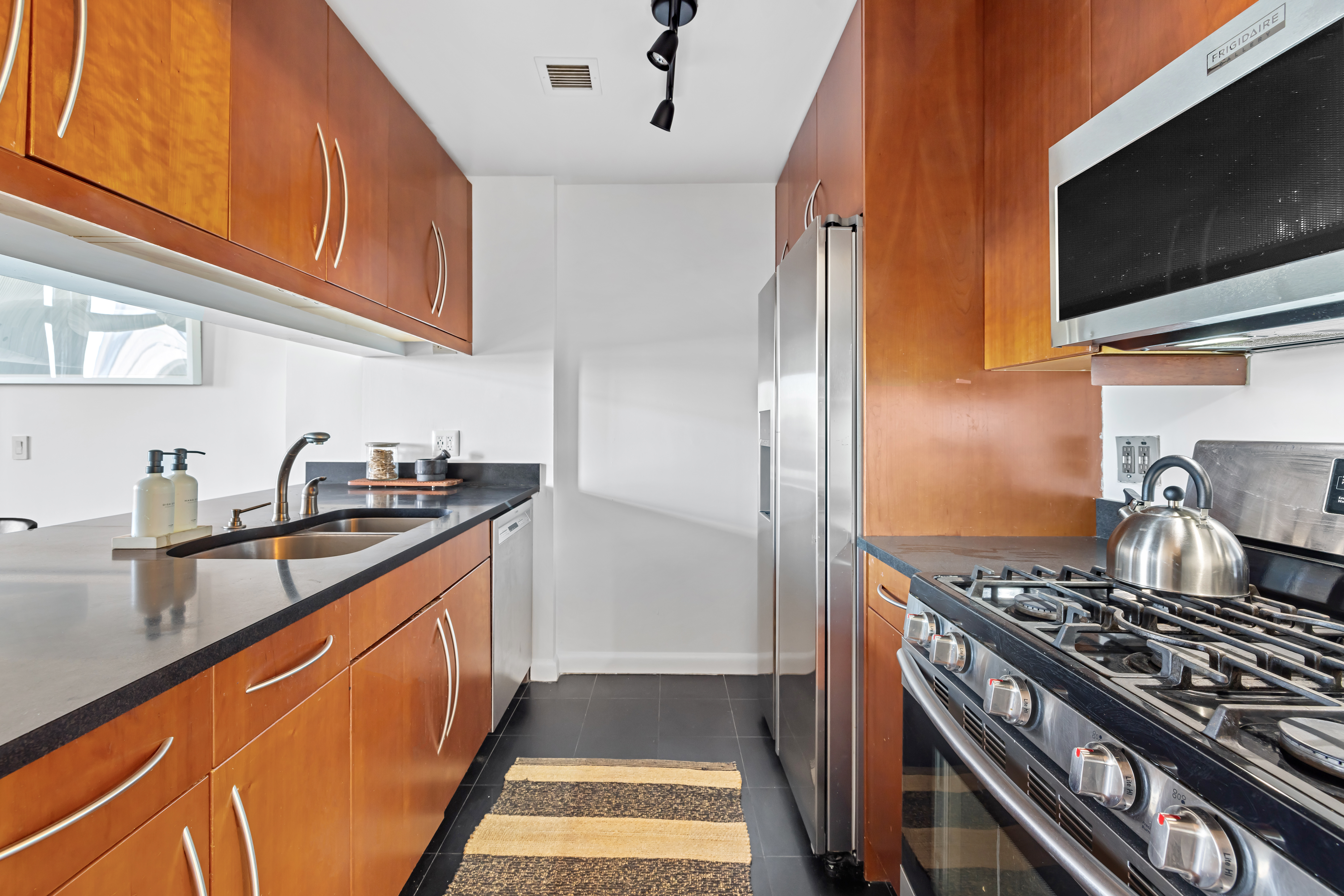 380 Lenox Avenue, Unit PHE Manhattan, NY 10027 - Photo 7 of 15