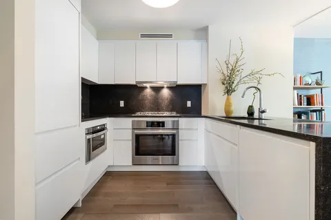 $1,160,700 | 385 1st Avenue, Unit 6G | Gramercy
